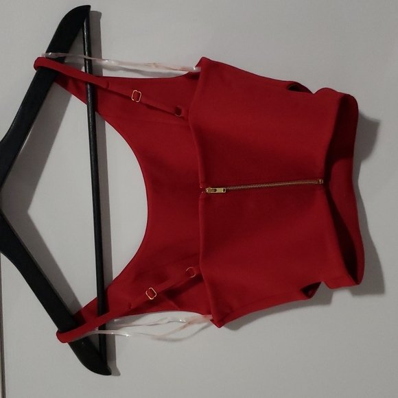 Deep red cut out crop top - Picture 2 of 4